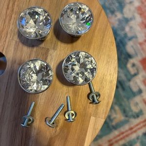 Cabinet/drawer knobs